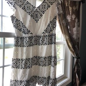 Beautiful size 14 lace pattern dress